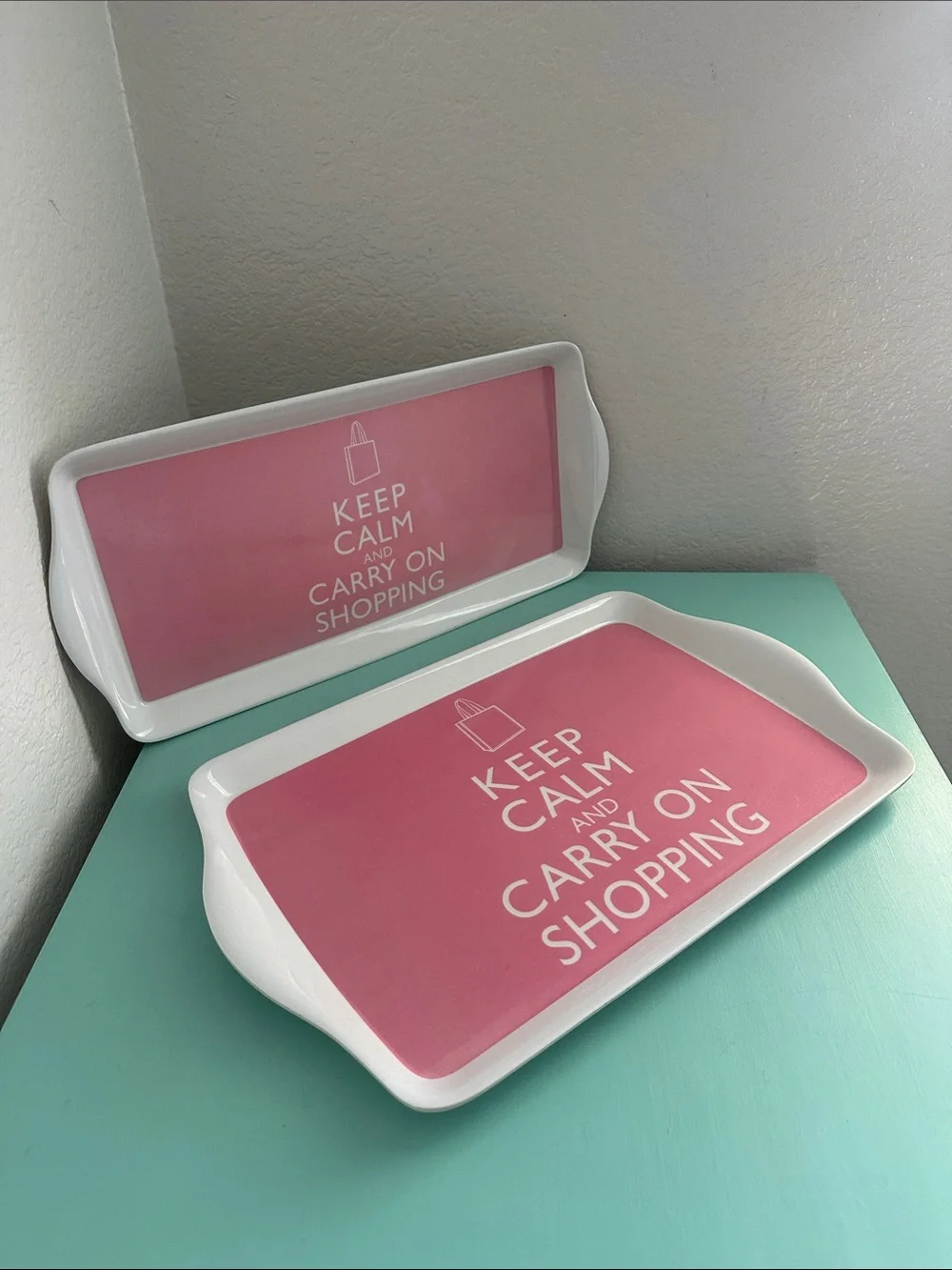 Home Essentials Set of 2 rectangular melamine serving trays ‘Keep Calm&Carry On’